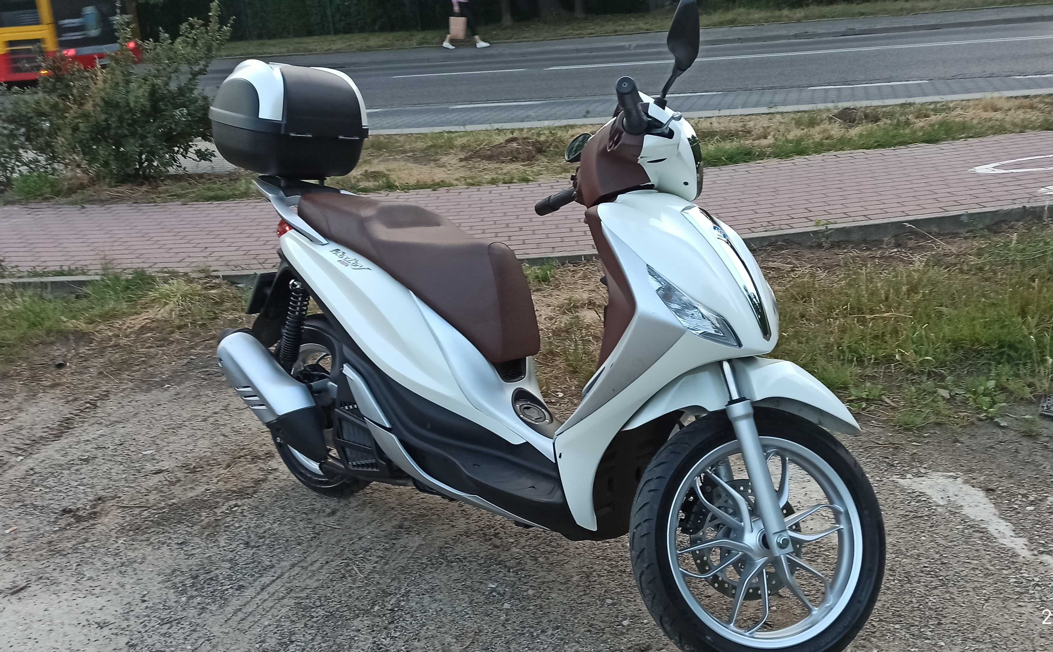 Skuter Piaggio Medley 125 ABS 2016 licznik 3000km 2,5l/100 po przegląd