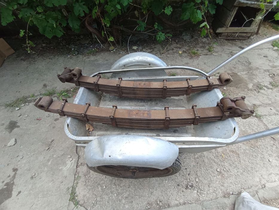 Ресори 2 ПТС 4 в прекрасному стані