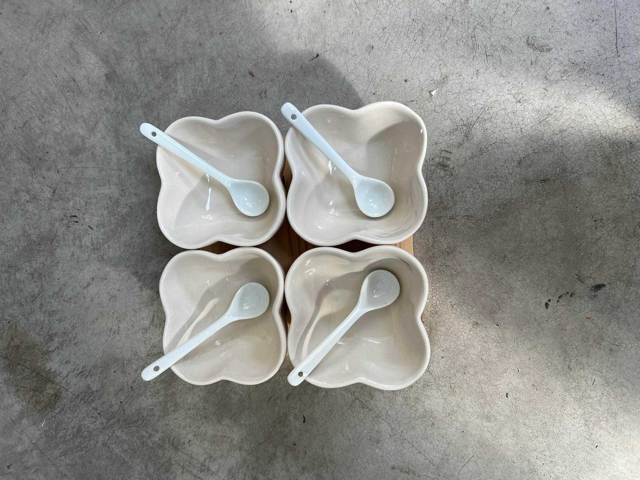 Zestaw do dipów przystawek ceramiczny (4 miseczki 4 łyżeczki podstawa)