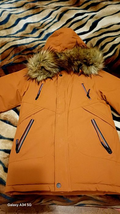 Пуховик  9-10 лет,новое состояние.
