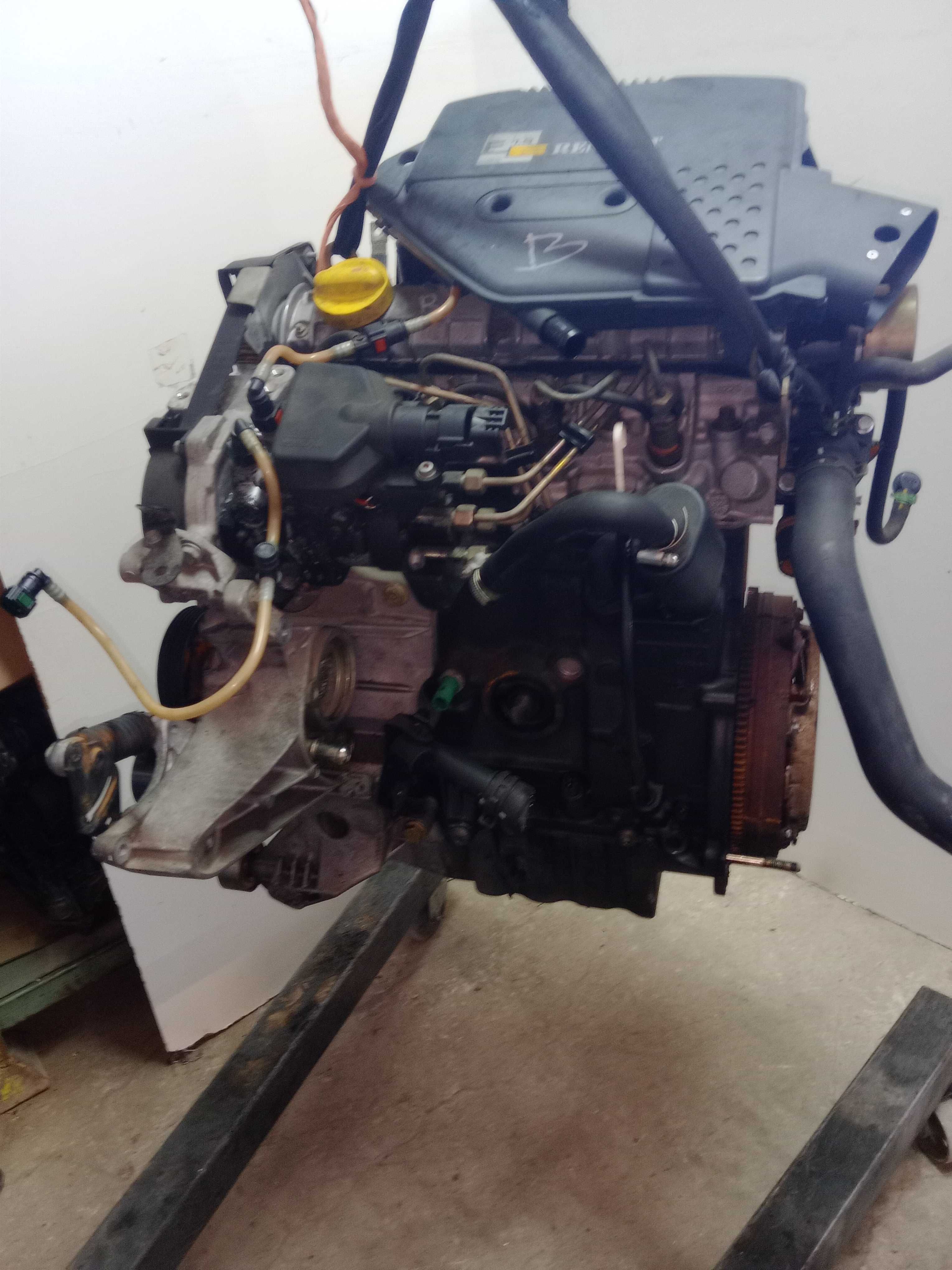 Motor Renault F8Q 1.9D com bomba mecanica Kangoo Clio Impecável