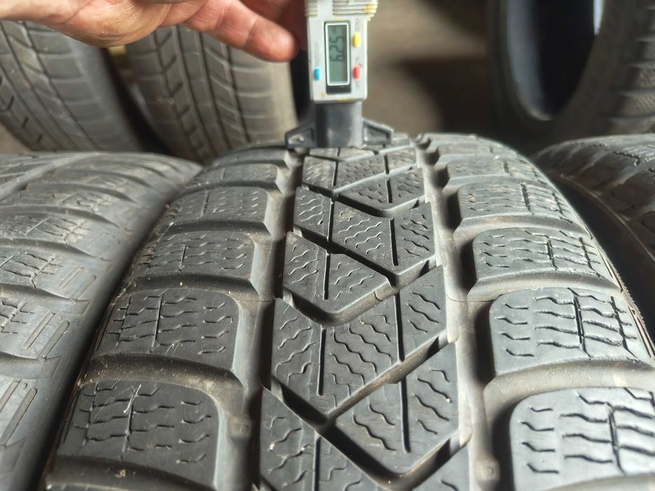 Opony zimowe uzywane 215 55 R17 Pirelli 2020 rok 4 sztuki z60