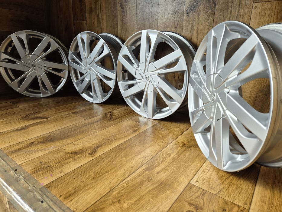 Felgi Toyota 15cali 4x100 et35 4,1/2j stan bdb AYGO YARIS