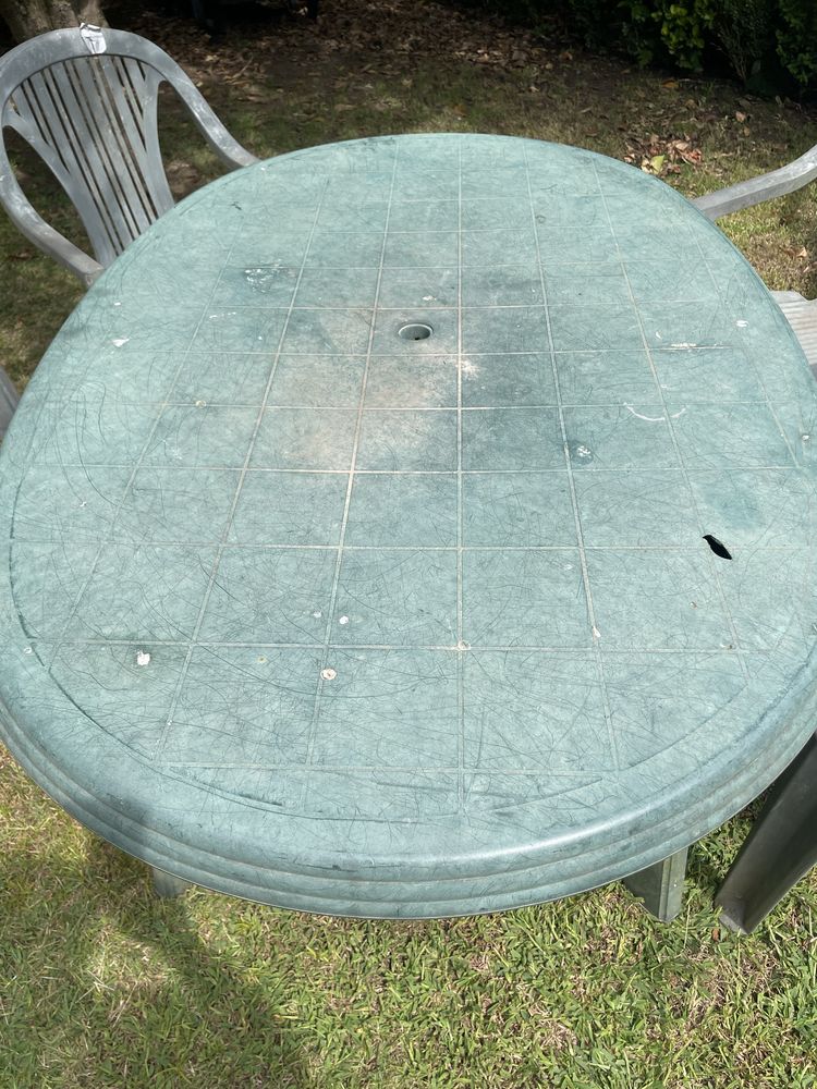 Mesa de jardim e 4 cadeiras