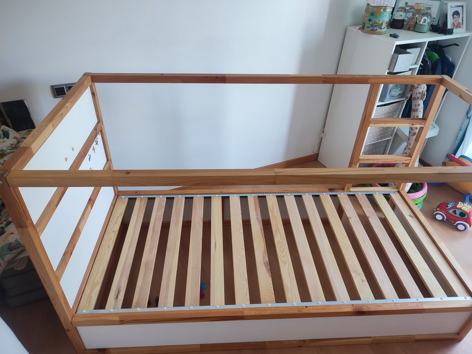 Cama Kura + Colchao Afjall IKEA
