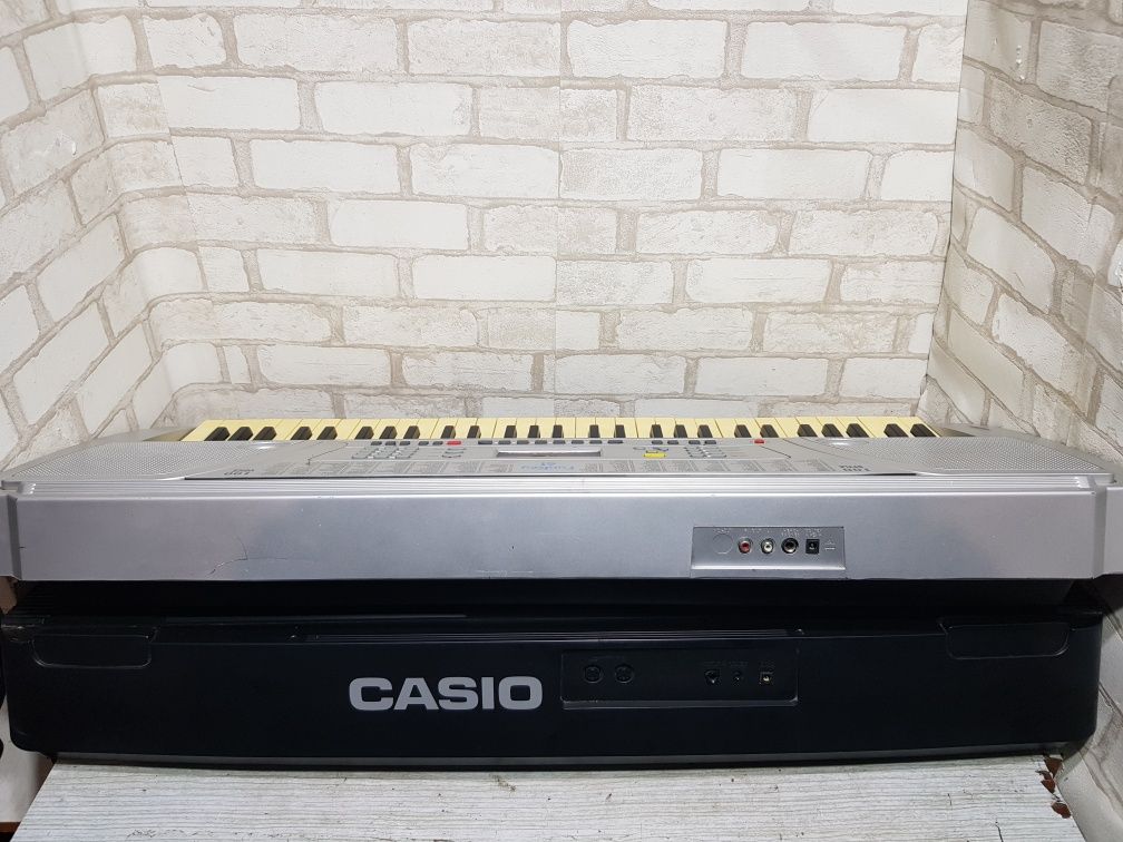 Синтезатор Casio CTK-750/FunKey 61 б/у з Німеччини