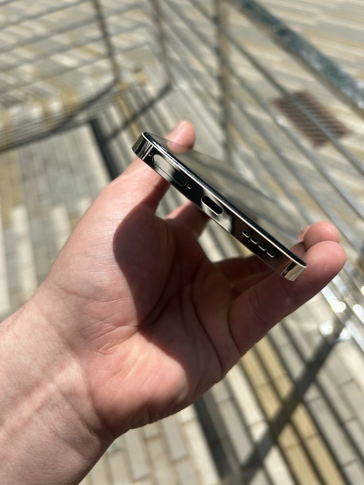 Смартфон Realme 12+ 5G 8/256GB Navigator Beige