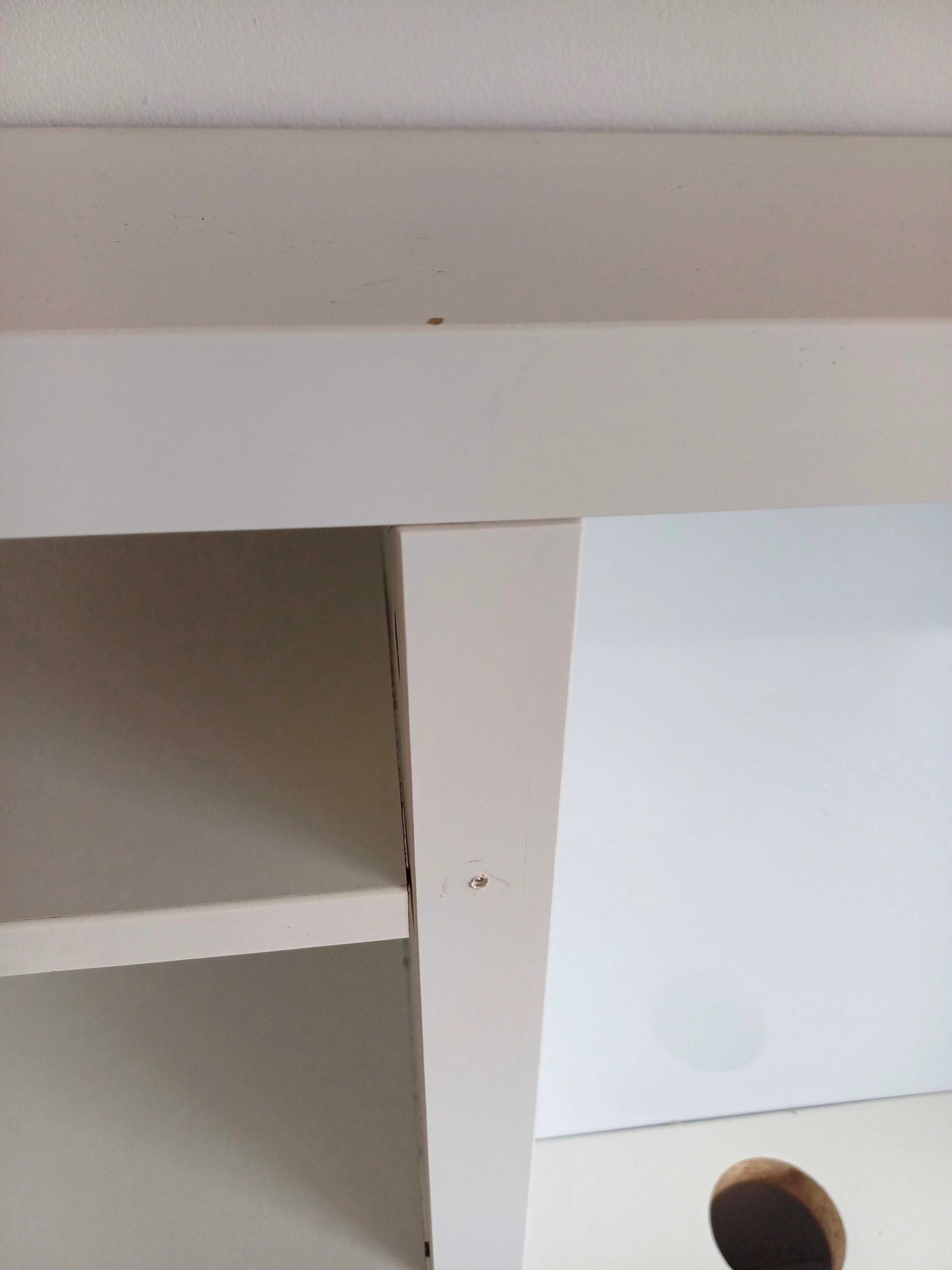 Białe biurko z ikea