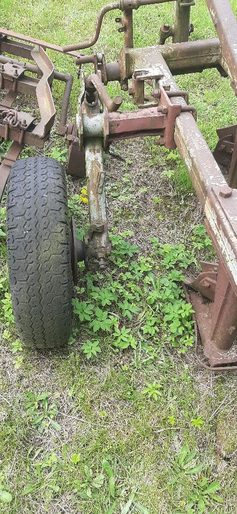 Pług  dwu skibowy i kultywator do ciągnika ursus c330