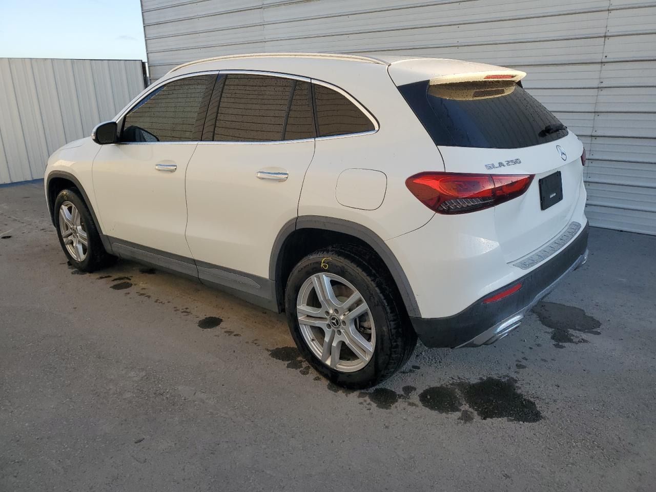 Mercedes-Benz GLA 2021 | Benzyna | 51 000 mil | Z USA – bezwypadkowy, po reposesji |