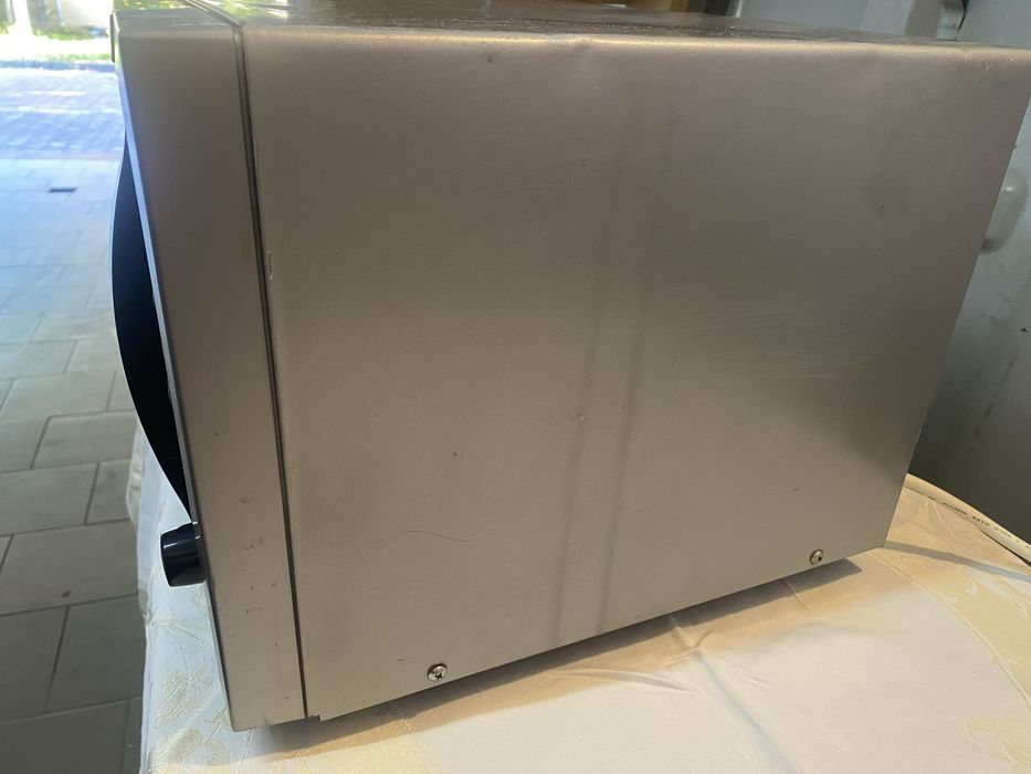 Мікрохвильова піч SHARP R-763. Б/в