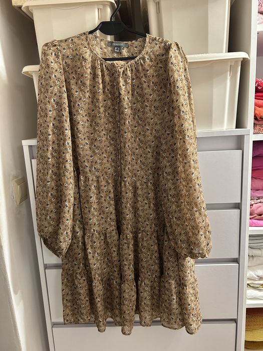 Beżowa sukienka z halką