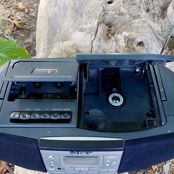 Кассетная магнитола SONY cfd-s37 l