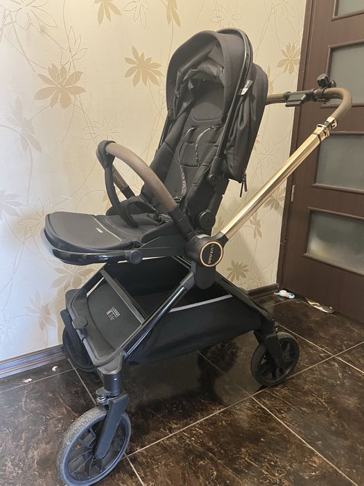 Прогулянкова коляска Luxmom B1 з подвійним реверсом