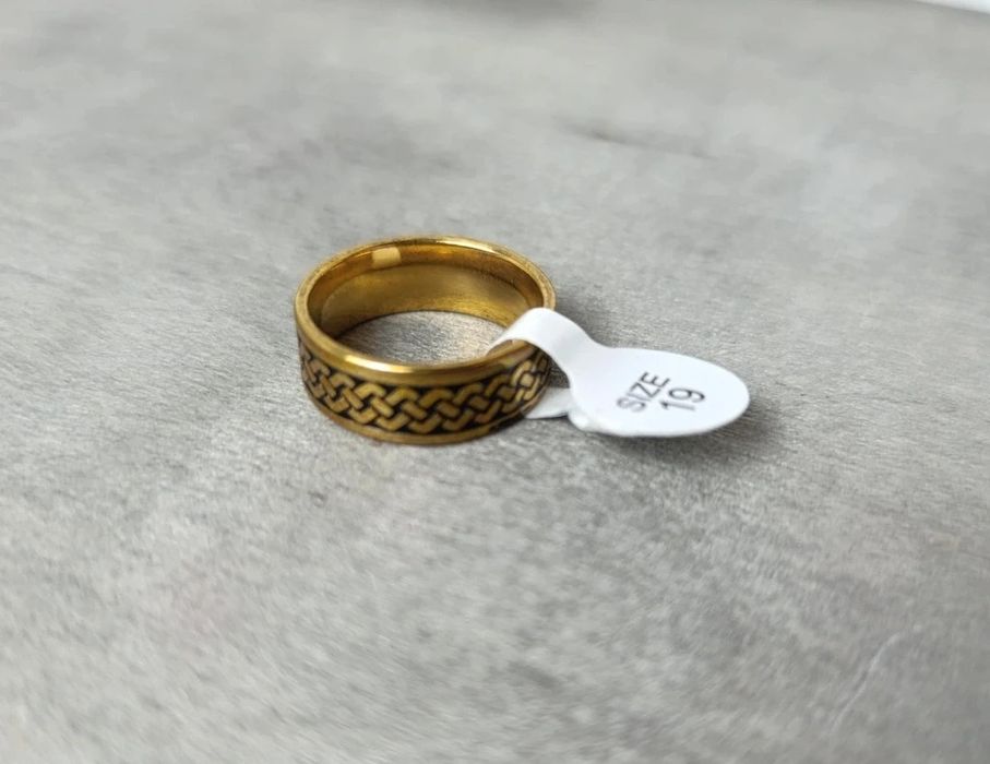 Nowy męski pierścionek ze stali nierdzewnej z celtyckim splotem