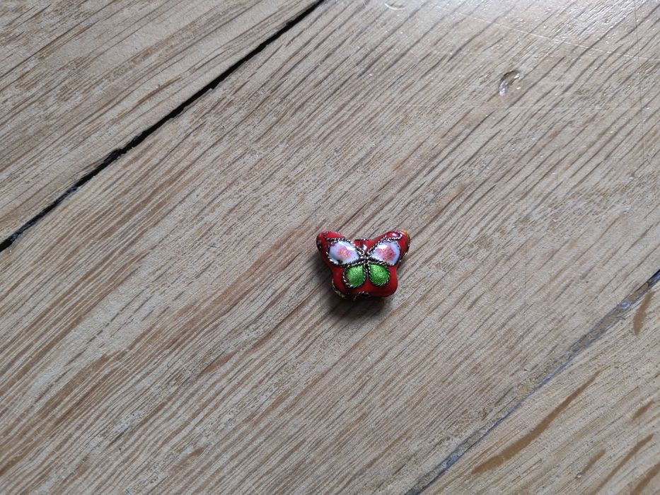 Koralik metalowy, zawieszka, motylek