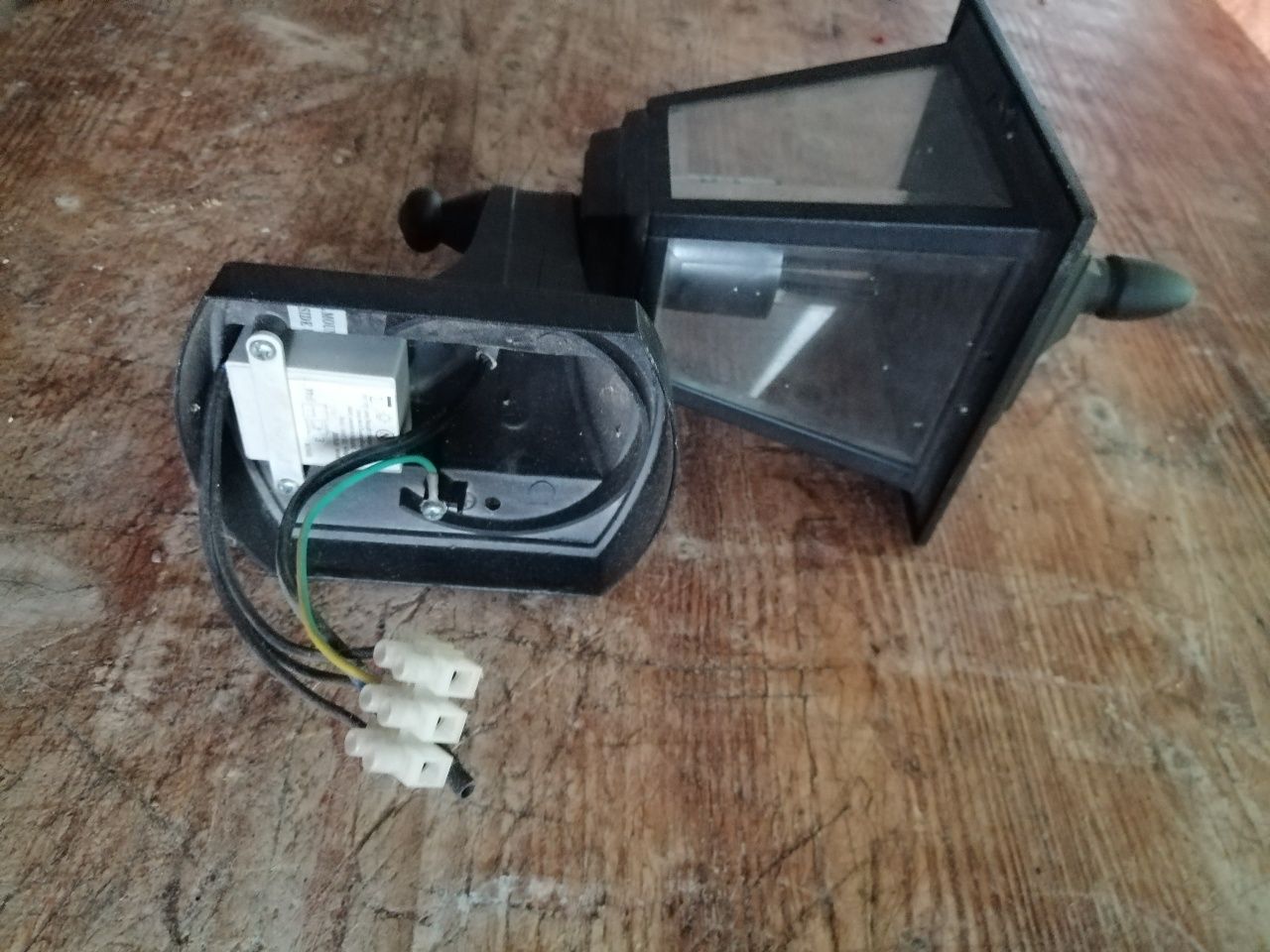 Lampa Ścienna Zewnętrzna Z Czujnikiem Ruchu
