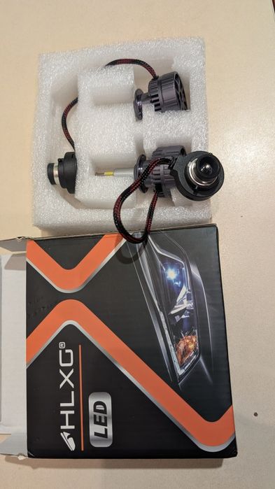 ЛЕД LED на Ксенон (в лінзу) лампи головного світла (в передні фари) D2