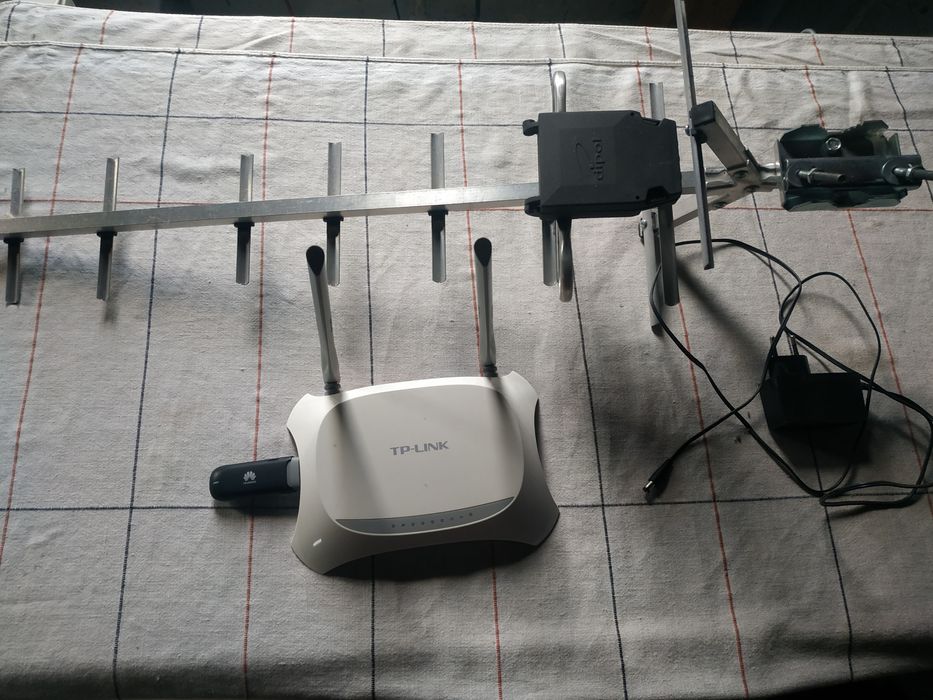 Router+ modem+ antena