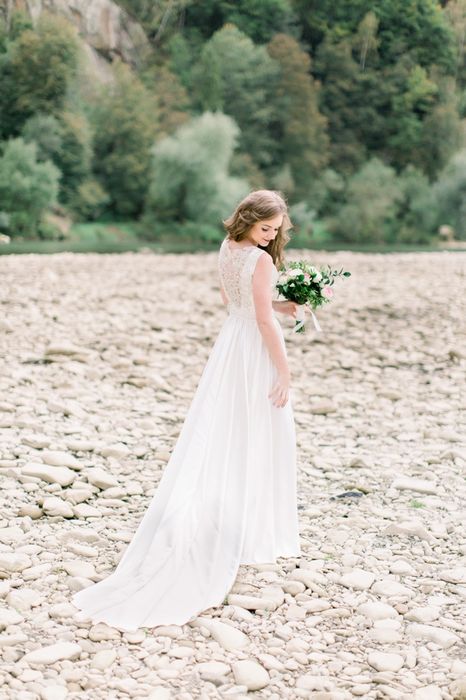 Продаю весільну сукню