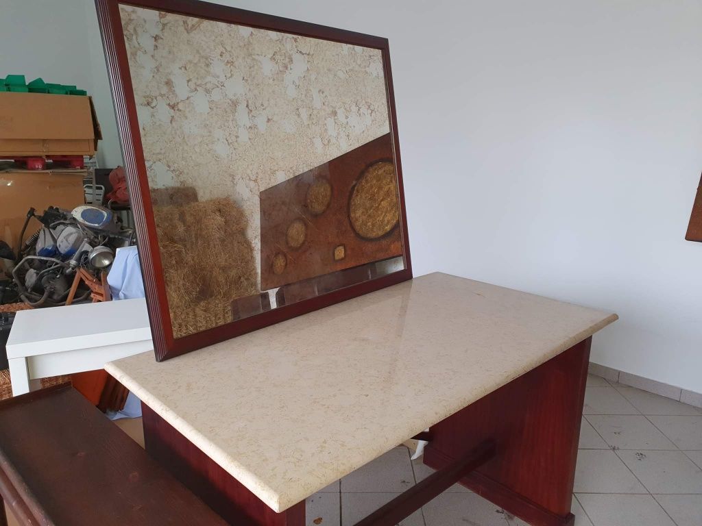 Mesa de madeira com pedra mármore e espelho