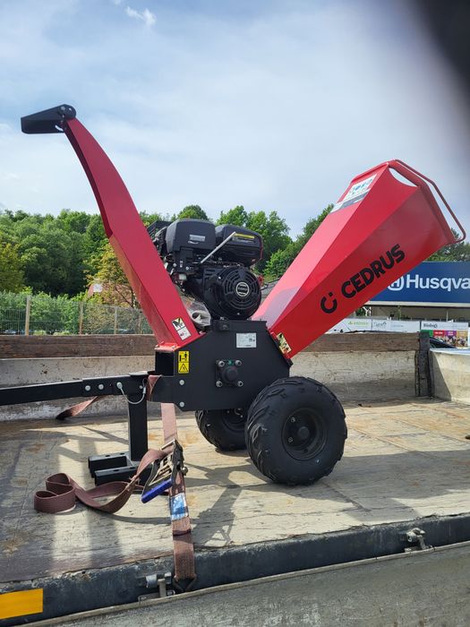 Wynajem rebaka z operatorem lub bez