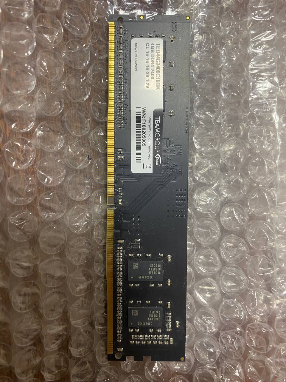 Оперативна пам'ять DDR4 4 gb 2400