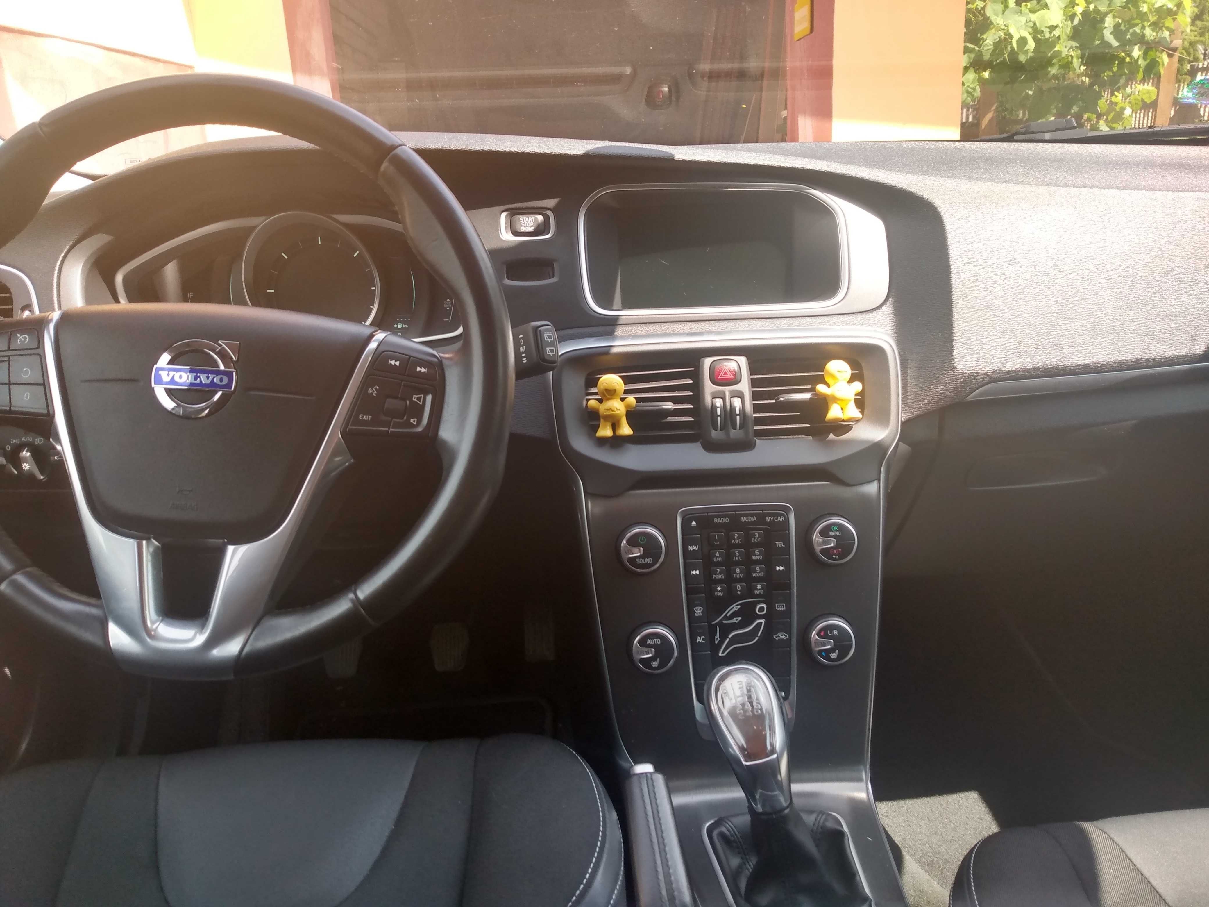 Volvo V40 D2 2013