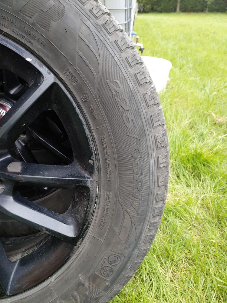 Opony Letnie 4 szt .Do Suva 225/65 R17 Bez Felg