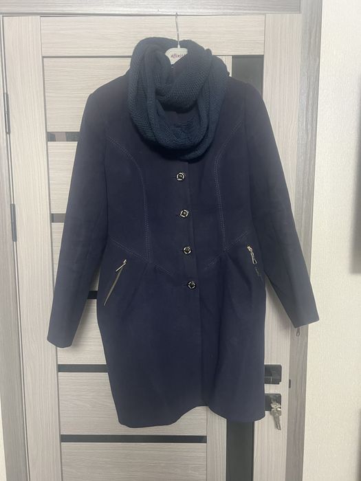 Віддам безкоштовно пальто розмір 48