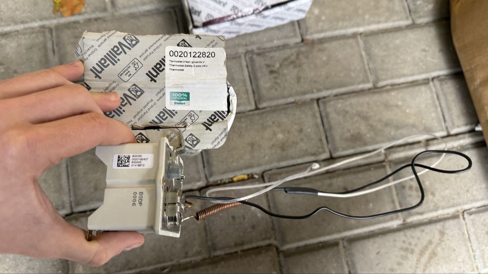 Termostat Vaillant dla VEH 50, 80, 100, 120/8-7