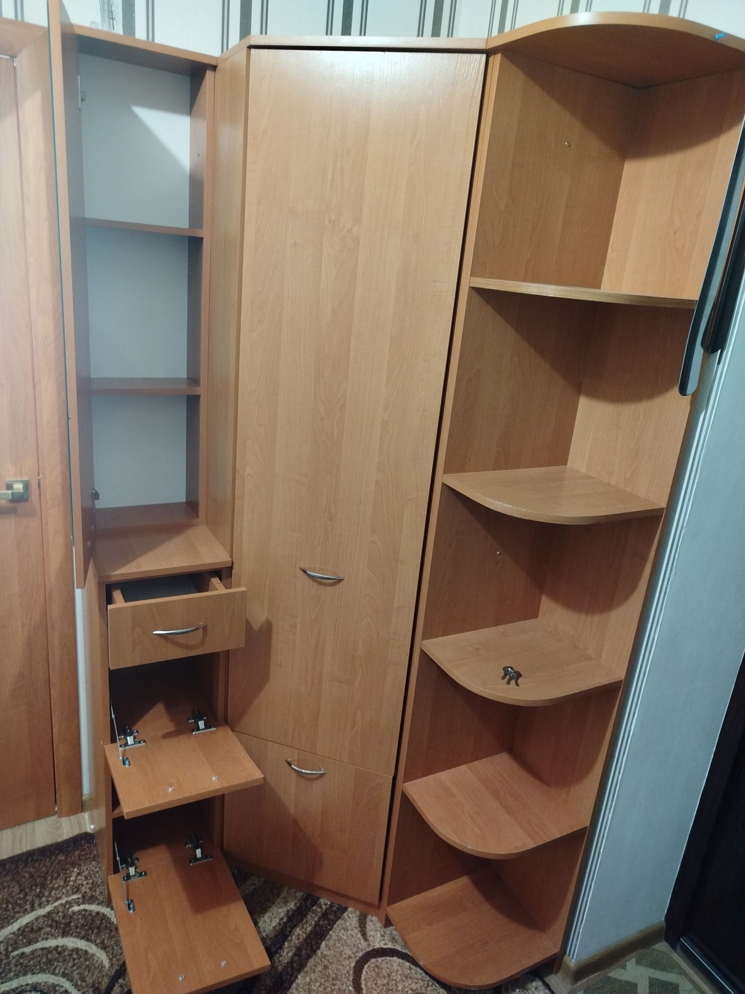 Продам б/у шкаф у прихожу