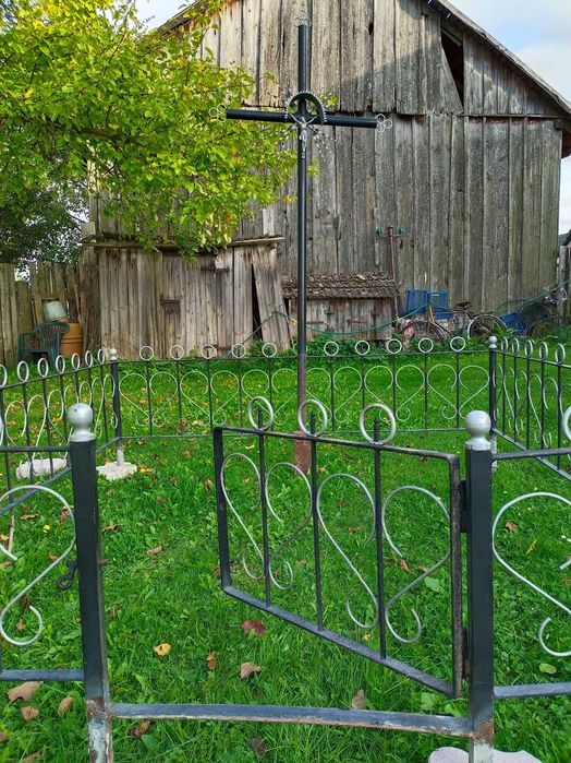 Płotek cmentarny ogrodzenie stalowy cały i krzyż