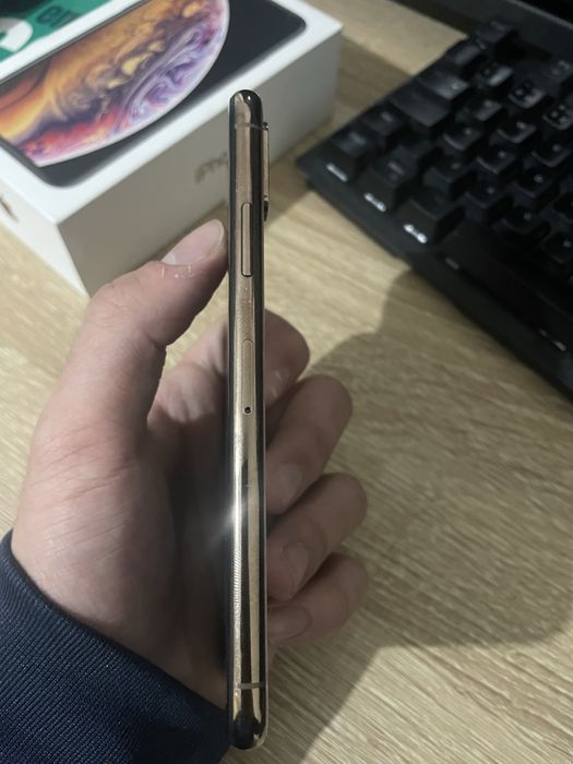 Iphone xs dourado com 64gb 77% bateria