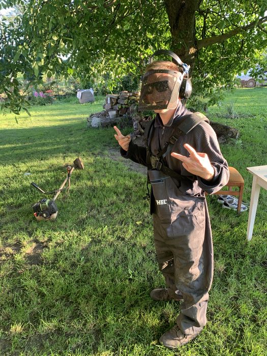 Косіння трави газонокосаркою