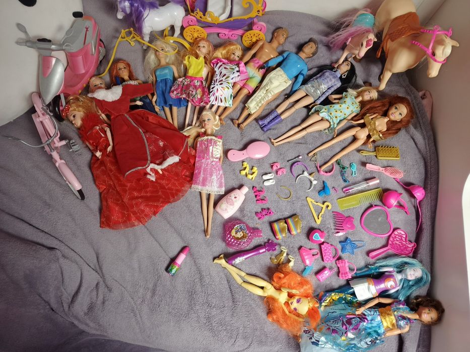 Lalki Barbie z akcesoriami