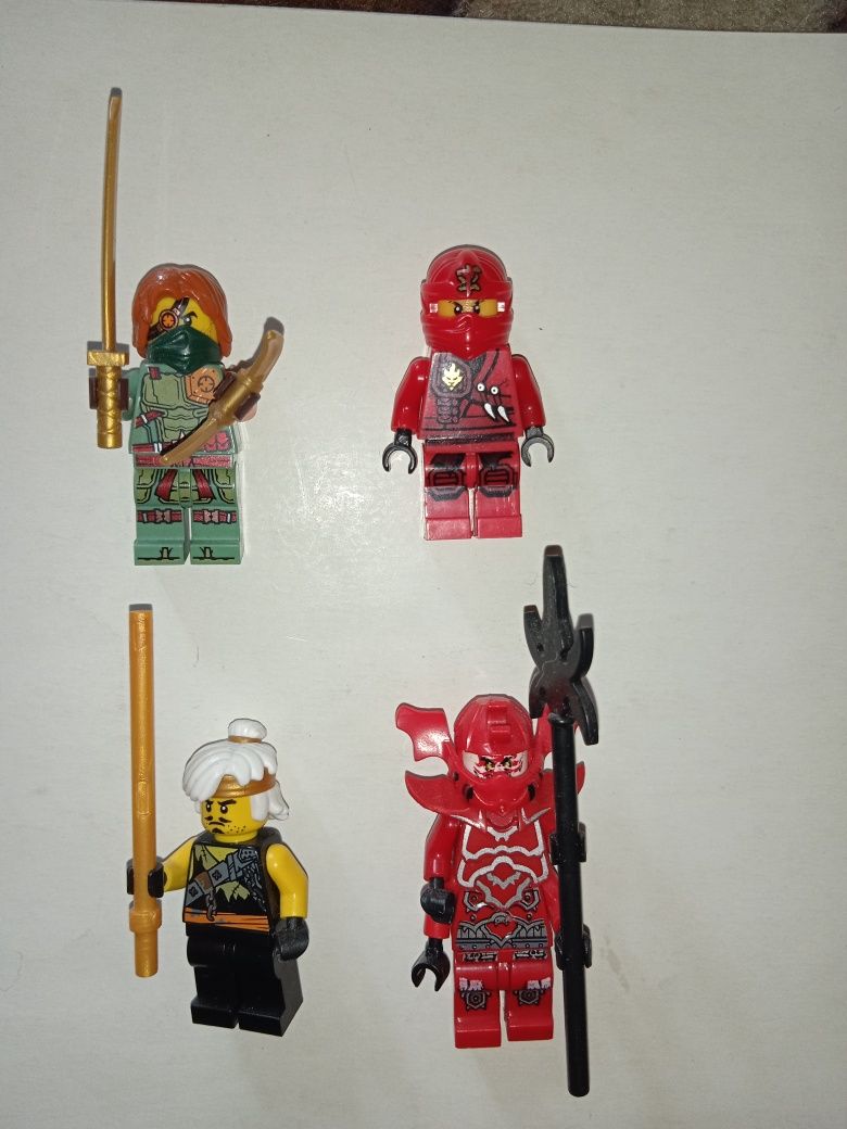 Фигурки Lego разные