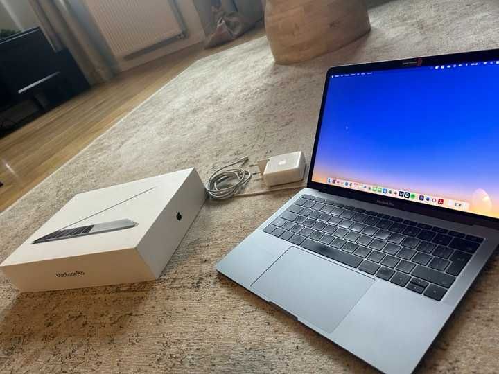 MacBook Pro 2017, 128 GB (420 cykli)