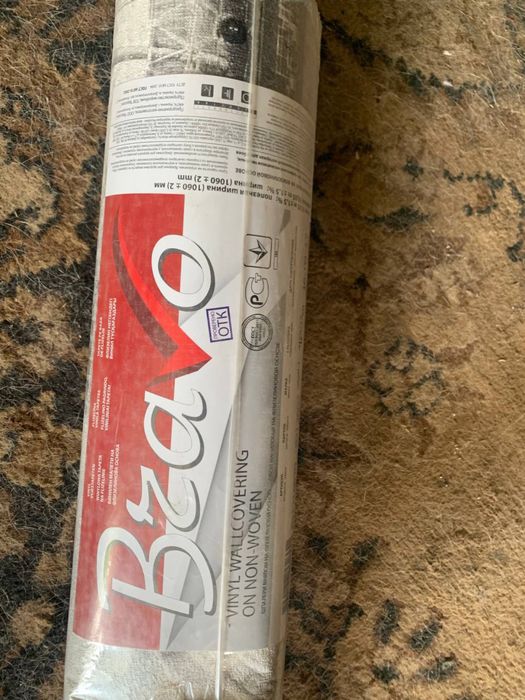 Обои / Шпалери Bravo з невеликим дефектом