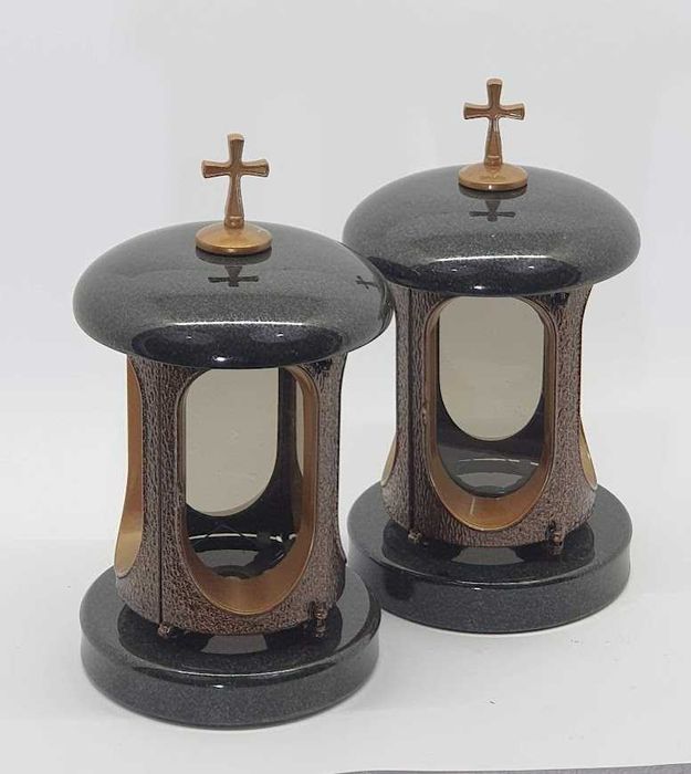 Вази, фотокераміка, лампадки. Все для оформлення пам’ятника в Луцьку