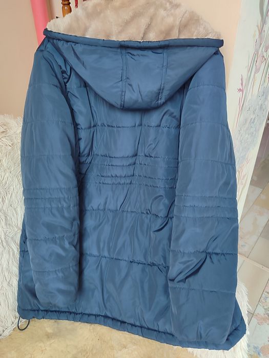 Жіноча куртка для вагітних.