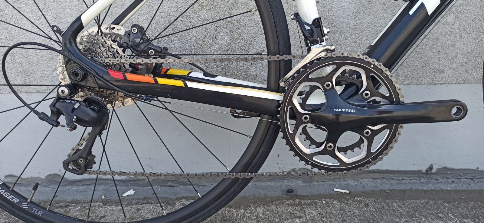 TREK DOMANE 4.3 DISC, Shimano 105(hydraulika/sztywna oś),Rozmiar 50/XS