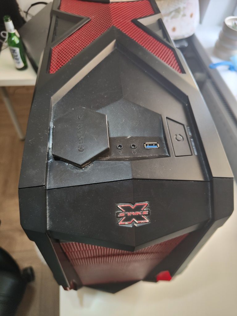 Komputer wraz z monitorem