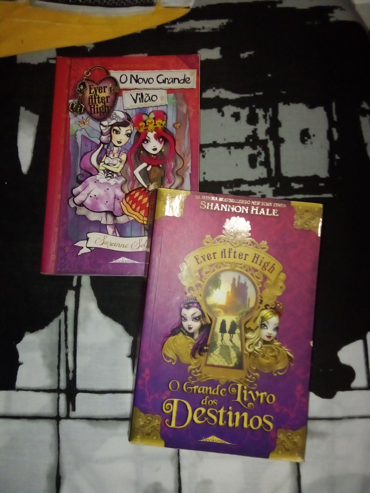 Livros da coleção Ever After High