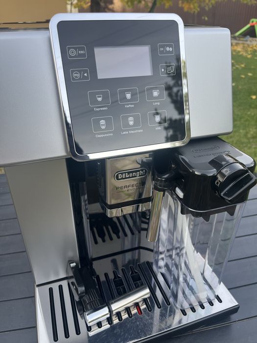 Кавоварка Delonghi Perfecta EVO 2020 року гарантія