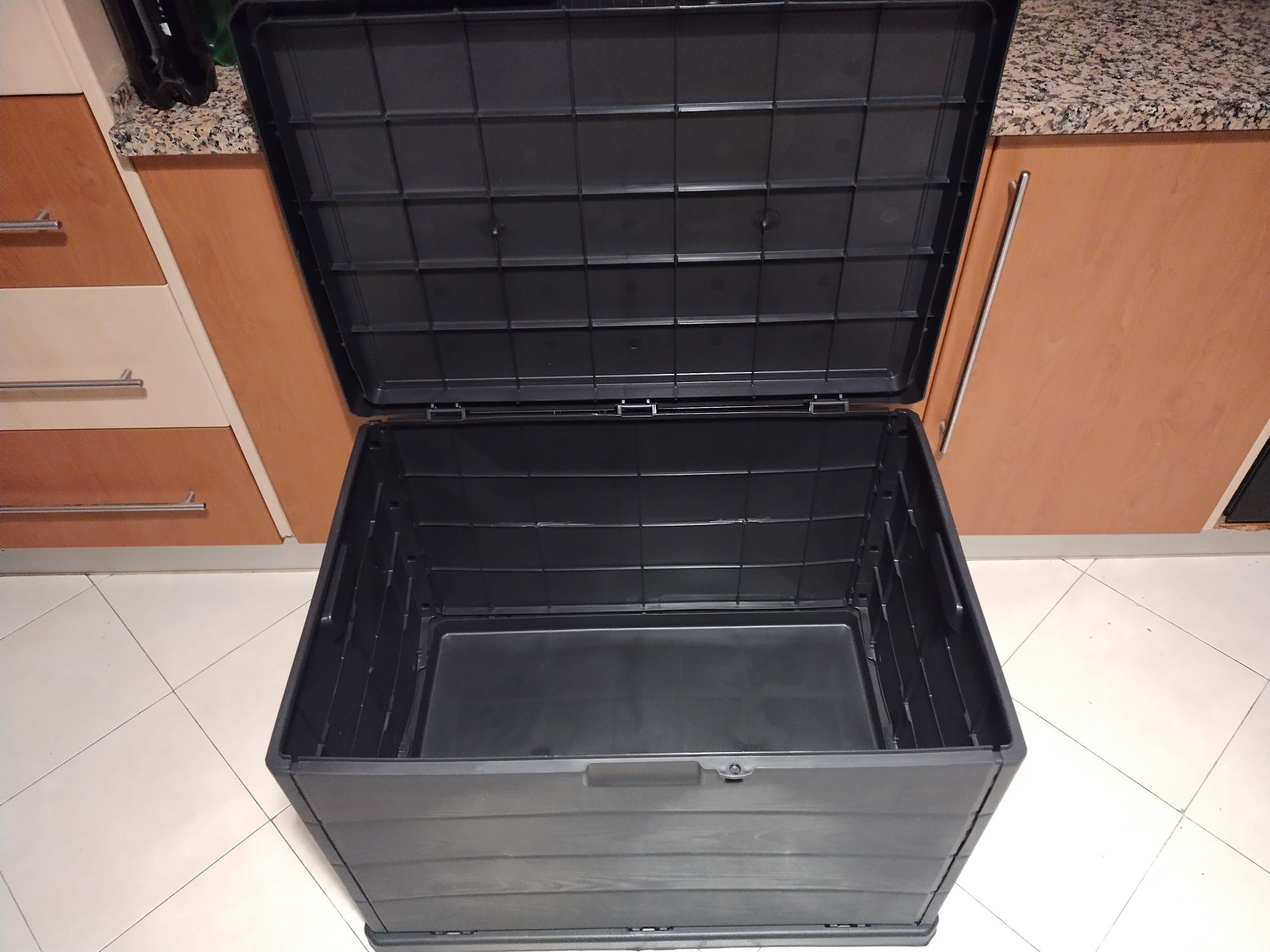 Baú jardim exterior médio 200litros 40€ e tamanho grande por 60€  NOVO