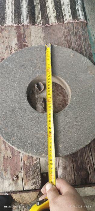 Наждачний круг новий