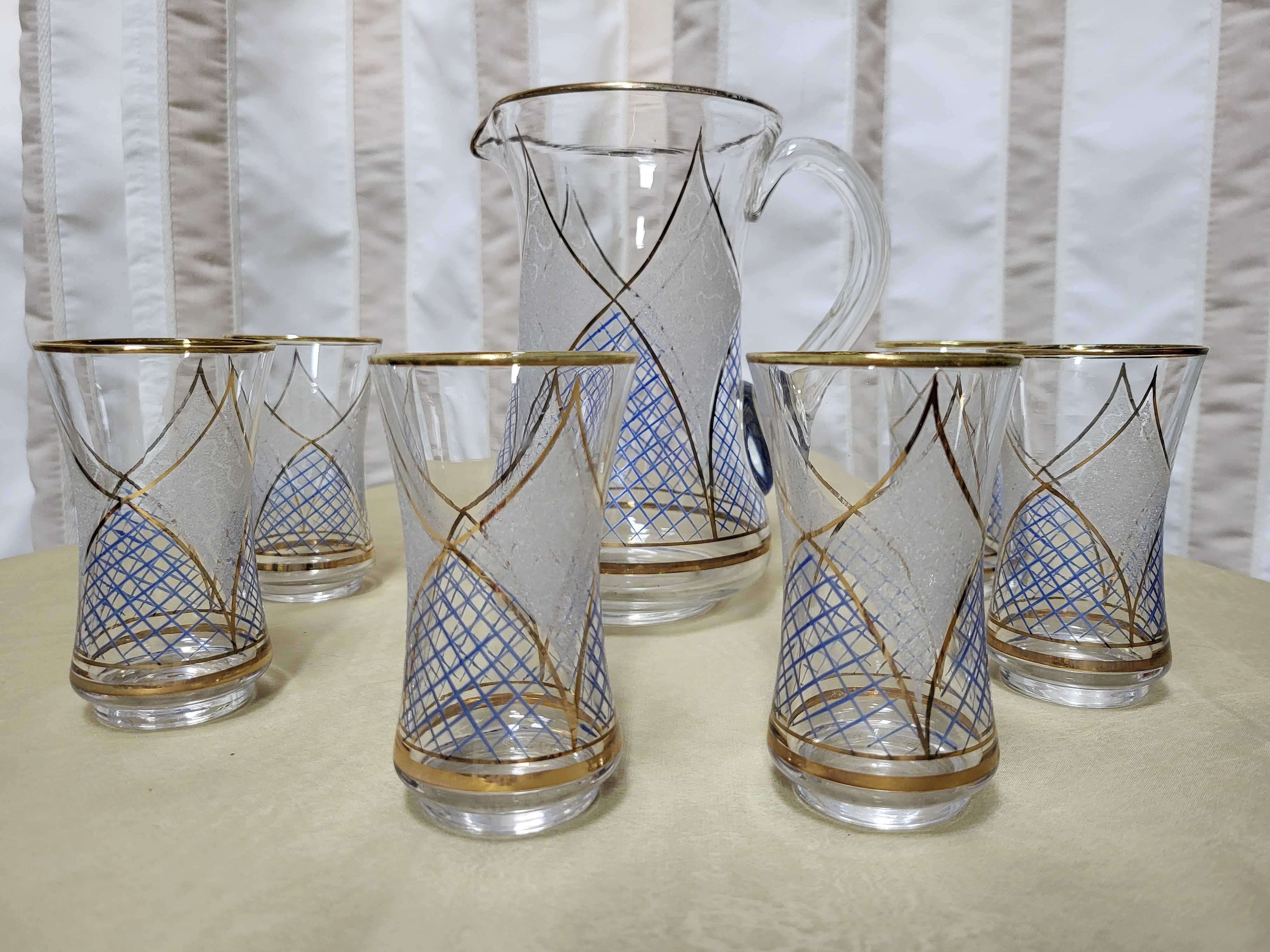 Conjunto de jarro e copos