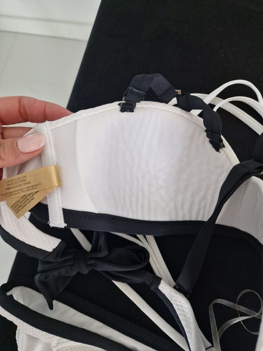 Kostium kąpielowy Noir by Hunkemöller 36 38 asymetryczny strapsy