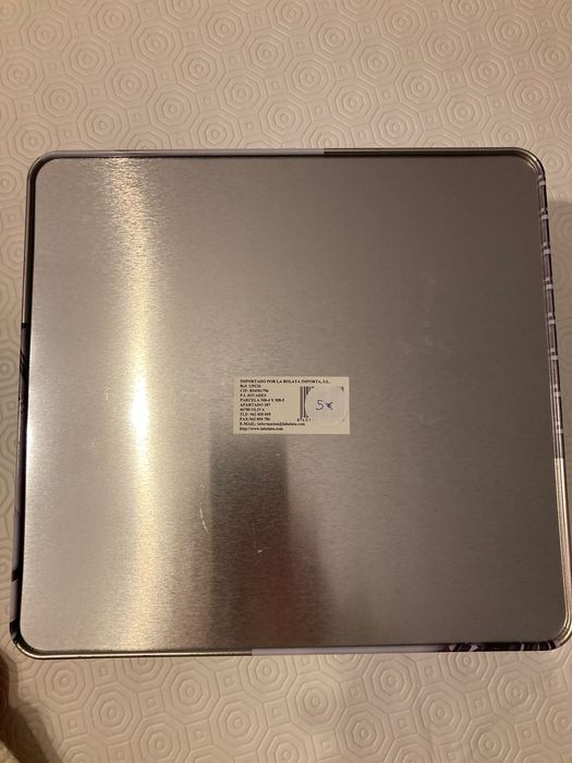 Caixa de metal para arrumação